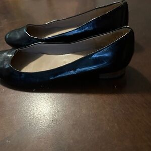 Women’s closed toed shoes
